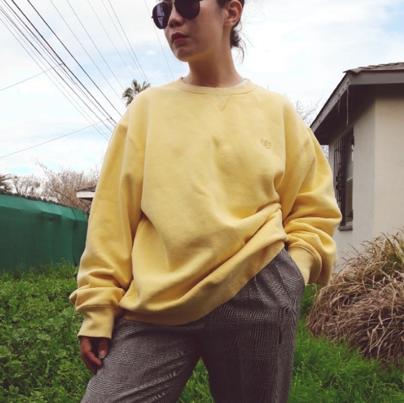 Izod Sweaters - Izod Light Yellow Crew Neck Sweatshirt Pullover